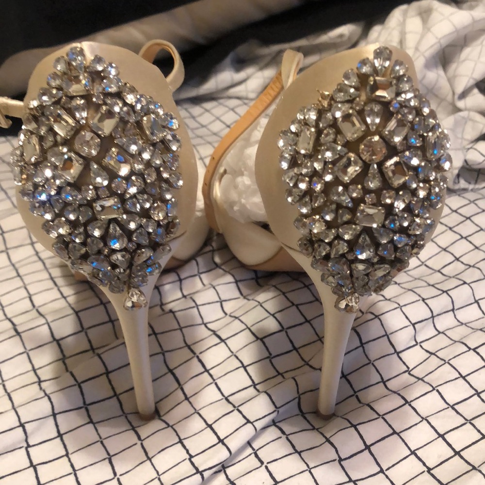 Badgley Mischka peep toe Heels